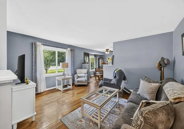 Photo 3 of Single family home for sale at 407 Rose Ln, Summerville, SC 29485 | MLS# 26023007 | Listing updated on 2026-08-28