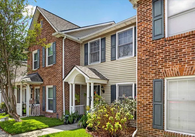 Photo 3 of Townhouse for sale at 705 Reserve Wy, Summerville, SC 29485 | MLS# 26023985 | Listing updated on 2026-09-09