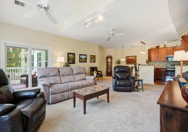 Homes for sale in Summerville, SC | 141 Golfview Ln, Summerville, SC 29485 | MLS# 26014231