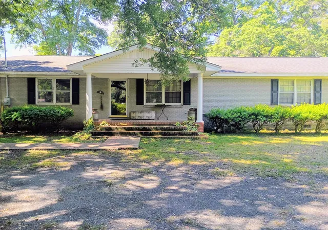 Photo 1 of Single family home for sale at 100 Old Country Clb Rd, Summerville, SC 29483 | MLS# 26012735 | Listing updated on 2026-08-04