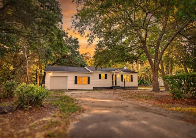 Homes for sale in Moncks Corner, SC | 727 Levee Dr, Moncks Corner, SC 29461 | MLS# 26013544