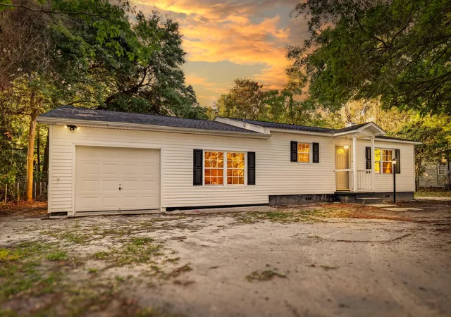 Homes for sale in Moncks Corner, SC | 727 Levee Dr, Moncks Corner, SC 29461 | MLS# 26013544