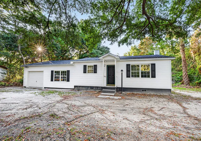 Homes for sale in Moncks Corner, SC | 727 Levee Dr, Moncks Corner, SC 29461 | MLS# 26013544