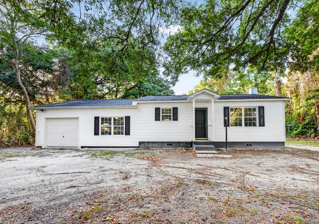 Homes for sale in Moncks Corner, SC | 727 Levee Dr, Moncks Corner, SC 29461 | MLS# 26013544