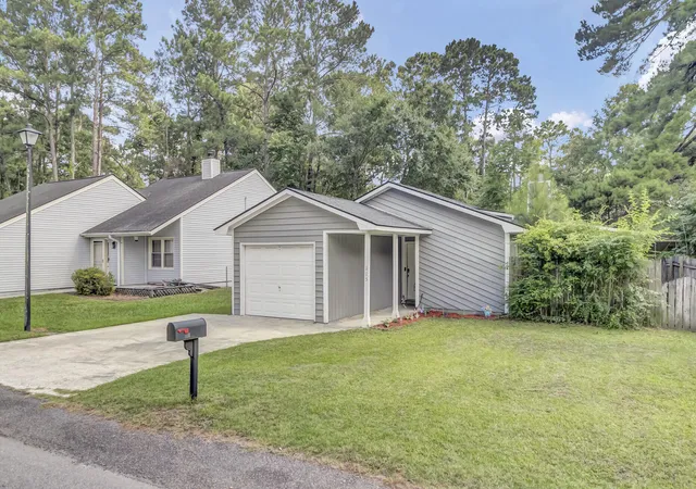 Photo 3 of Single family home for sale at 115 Pebble Crk Rd, Summerville, SC 29486 | MLS# 26019470 | Listing updated on 2026-08-13