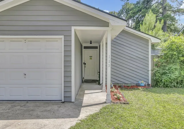 Photo 3 of Single family home for sale at 115 Pebble Crk Rd, Summerville, SC 29486 | MLS# 26019470 | Listing updated on 2026-08-13