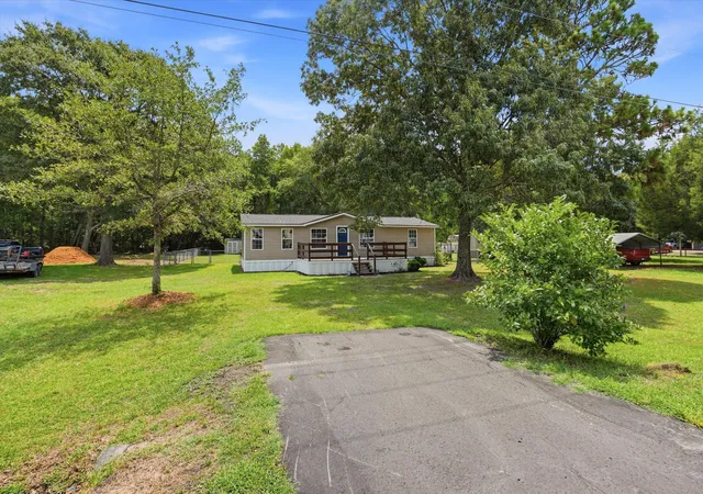 Photo 3 of Manufactured home for sale at 522 Pauline Dr, Bonneau, SC 29431 | MLS# 26021481 | Listing updated on 2026-10-04