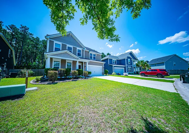Photo 3 of Single family home for sale at 204 Buttercup Ln, Summerville, SC 29486 | MLS# 26019239 | Listing updated on 2026-07-06