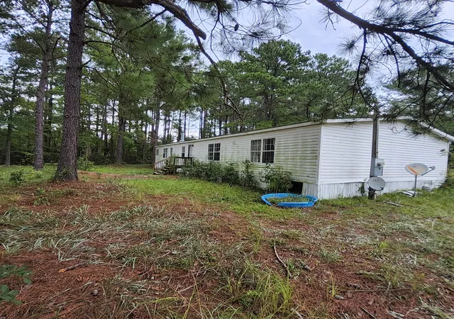 Photo 13 of Manufactured home for sale at 1078 Sullivan Dr, Manning, SC 29102 | MLS# 26024530 | Listing updated on 2026-08-30