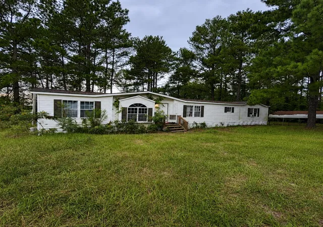 Photo 5 of Manufactured home for sale at 1078 Sullivan Dr, Manning, SC 29102 | MLS# 26024530 | Listing updated on 2026-08-30