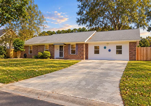 Single family home for sale at 302 Gray Fox Ln, Goose Creek, SC 29445 | MLS# 26029484