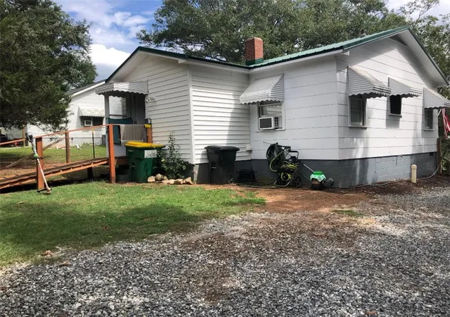 Photo 2 of Single family home for sale at 904 Hampton St, Iva, SC 29655 | MLS# 20267028 | Listing updated on 2026-04-14