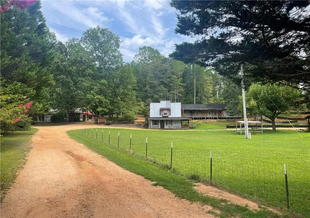Photo 2 of Multi family home for sale at 614 Village Dr, Mountain Rest, SC 29664 | MLS# 20278255 | Listing updated on 2026-02-20