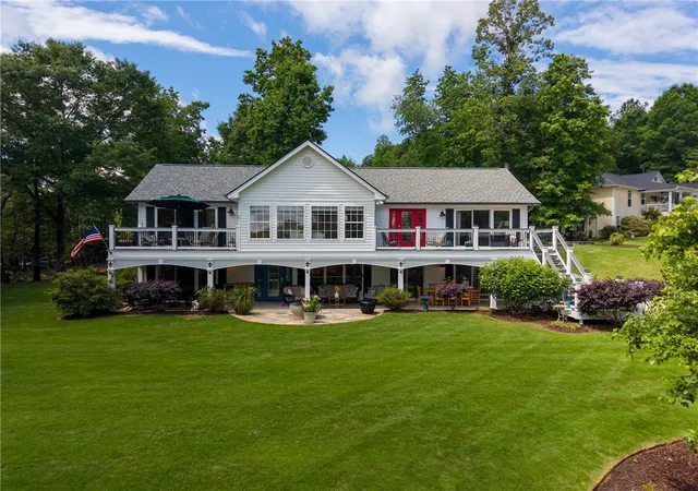 Photo 3 of Single family home for sale at 109 S Shore Dr, Fair Play, SC 29643 | MLS# 20287686 | Listing updated on 2026-09-11