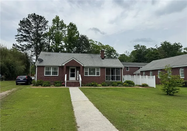 Photo 1 of Single family home for sale at 422 E Savannah St, Calhoun Falls, SC 29628 | MLS# 20287760 | Listing updated on 2026-06-16