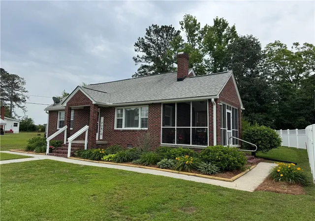 Photo 2 of Single family home for sale at 422 E Savannah St, Calhoun Falls, SC 29628 | MLS# 20287760 | Listing updated on 2026-06-16