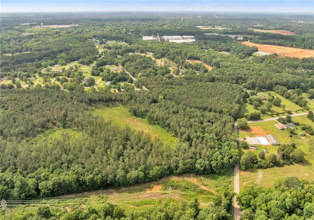 Photo 4 of Sale Pending at 340 Lawrence Rd, Anderson, SC 29624 | MLS# 20288773 | Listing updated on 2026-06-01