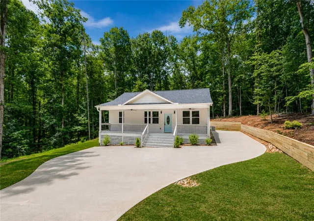 2nd image of 425 Tiger Ln, Westminster, SC 29693 | MLS# 20289685