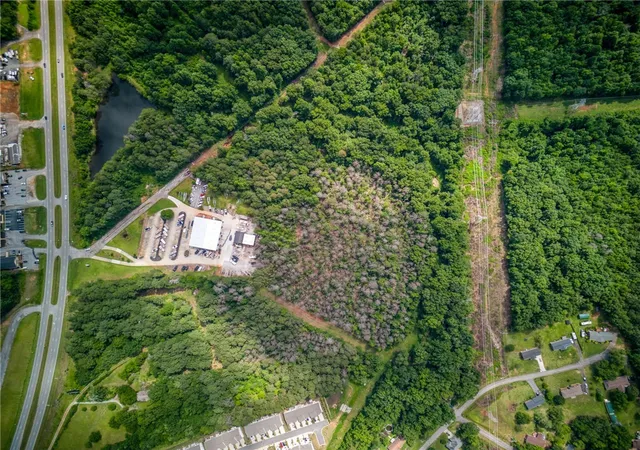 Photo 3 of House for sale at 2832 Acres Clemson Blvd, Seneca, SC 29678 | MLS# 20289835 | Listing updated on 2026-06-18