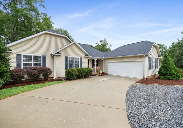 Photo 2 of Single family home for sale at 109 Coachman Ct, Anderson, SC 29625 | MLS# 20291027 | Listing updated on 2026-07-01