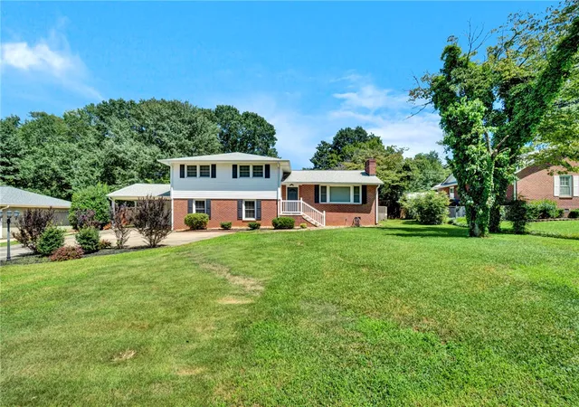 Photo 2 of Single family home for sale at 2010 Boulevard Hts, Anderson, SC 29621 | MLS# 20291863 | Listing updated on 2026-07-18