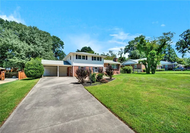 Photo 3 of Single family home for sale at 2010 Boulevard Hts, Anderson, SC 29621 | MLS# 20291863 | Listing updated on 2026-07-18