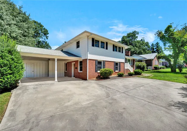 Photo 3 of Single family home for sale at 2010 Boulevard Hts, Anderson, SC 29621 | MLS# 20291863 | Listing updated on 2026-07-18