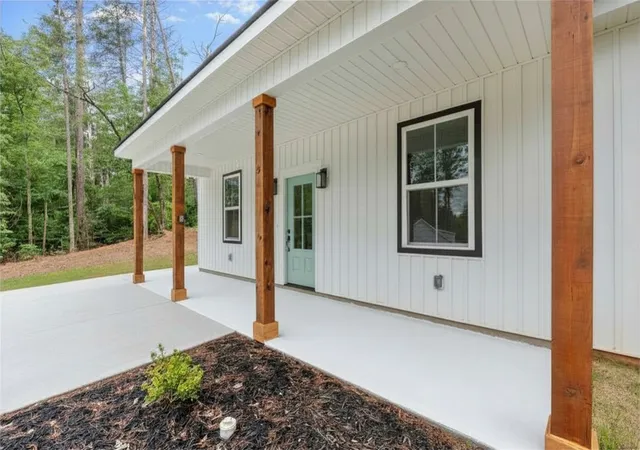 Photo 4 of Single family home for sale at 416 Holden Dr, Westminster, SC 29693 | MLS# 20292508 | Listing updated on 2026-09-12