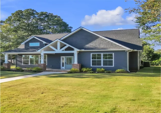 Photo 2 of Single family home for sale at 517 N East Main St, Easley, SC 29640 | MLS# 20293467 | Listing updated on 2026-10-14