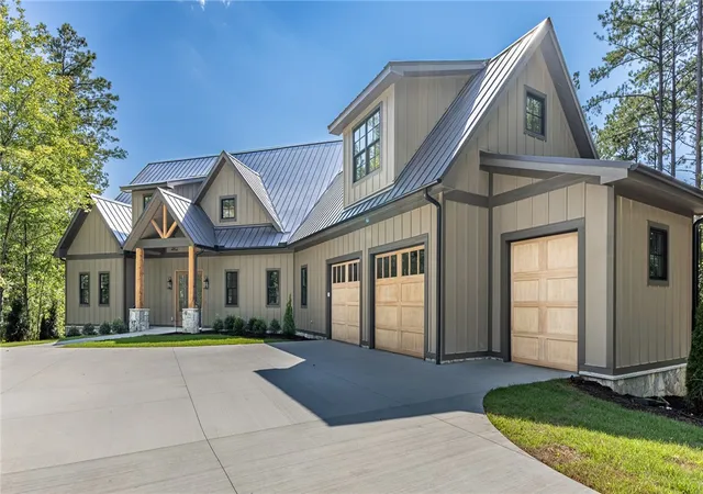 Photo 1 of Single family home for sale at 325 Keowee Ave, Sunset, SC 29685 | MLS# 20293478 | Listing updated on 2026-08-02
