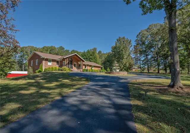 Photo 2 of Sale Pending at 351 Belcher St, Inman, SC 29349 | MLS# 20293755 | Listing updated on 2026-08-27
