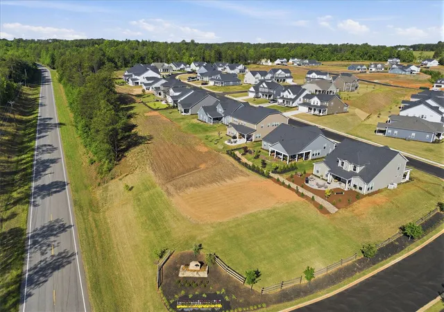 Photo 4 of Single family home for sale at 457 Fox Pond Dr, Seneca, SC 29678 | MLS# 20293929 | Listing updated on 2026-05-25