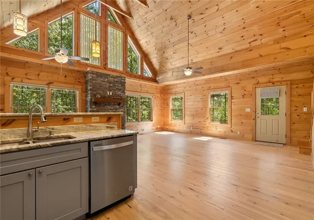 Photo 4 of Single family home for sale at 711 Scharlin Dr, Pickens, SC 29671 | MLS# 20294217 | Listing updated on 2026-07-31