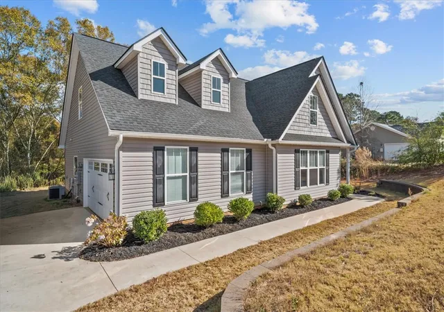 Photo 4 of Single family home for sale at 114 Lake Forest Cir, Anderson, SC 29625 | MLS# 20294792 | Listing updated on 2026-06-29