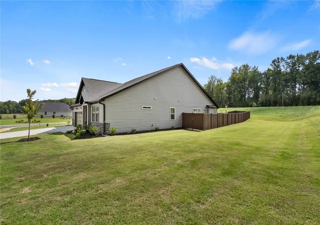 Photo 4 of Single family home for sale at 100 Saratoga Oaks St, Williamston, SC 29697 | MLS# 20294967 | Listing updated on 2026-09-18
