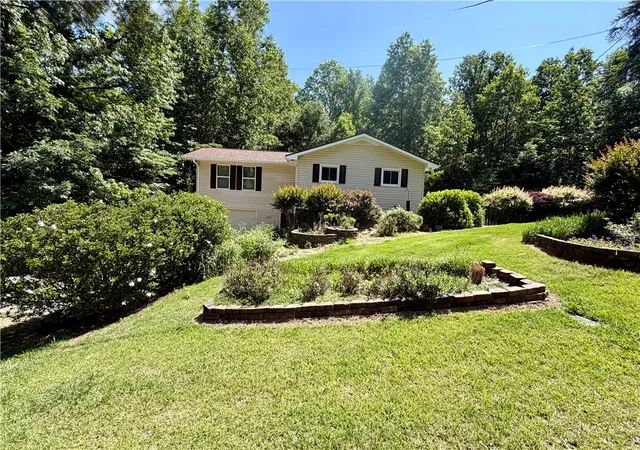 Photo 1 of Single family home for sale at 410 S Hogan Dr, Westminster, SC 29693 | MLS# 20295129 | Listing updated on 2026-07-26
