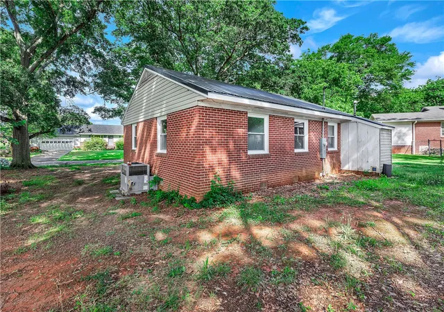 Homes for sale in Anderson, SC | 101 Mimosa Ct, Anderson, SC 29625 | MLS# 20295547