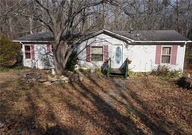 Photo 2 of Sale Pending at 445 Brandy Ln, Pickens, SC 29671 | MLS# 20296058 | Listing updated on 2026-07-31