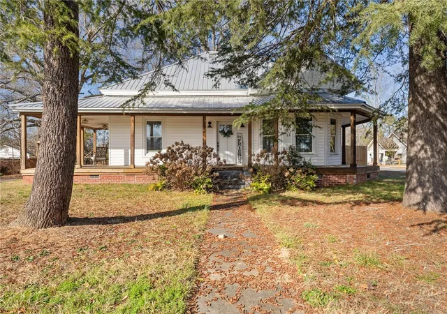 Photo 2 of Single family home for sale at 301 Blue Ridge Ave, Belton, SC 29627 | MLS# 20296059 | Listing updated on 2026-07-13