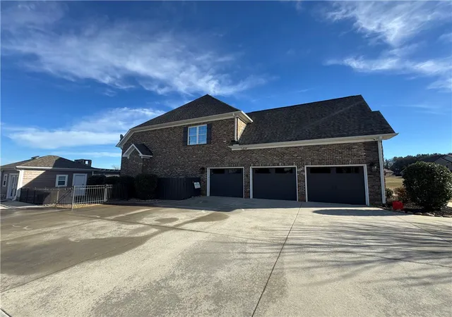 Photo 3 of Single family home for sale at 1017 Omega Farms Ln, Williamston, SC 29697 | MLS# 20296356 | Listing updated on 2026-09-16