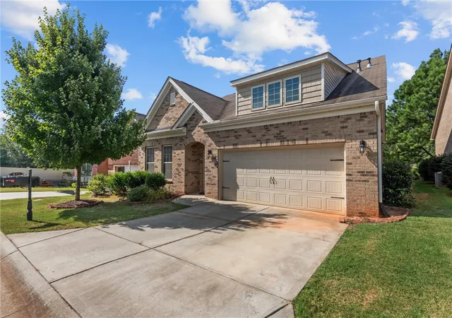 Photo 2 of Single family home for sale at 129 Golden Eagle Ln, Anderson, SC 29621 | MLS# 20296373 | Listing updated on 2026-08-02