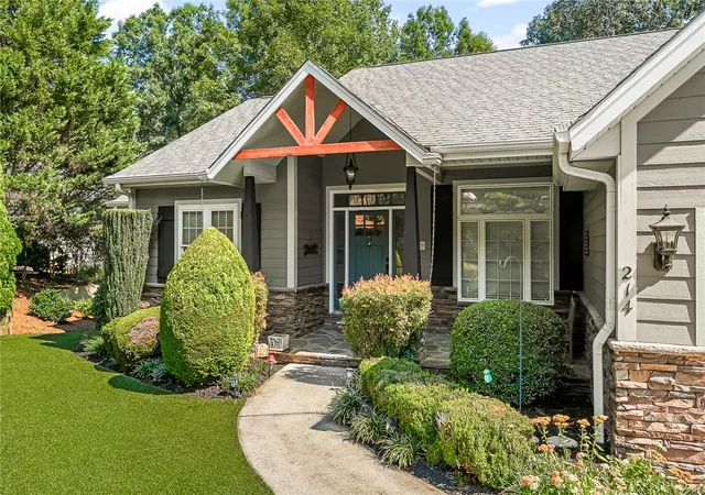 3rd image of 214 South Summit Dr, Seneca, SC 29672 | MLS# 20296474