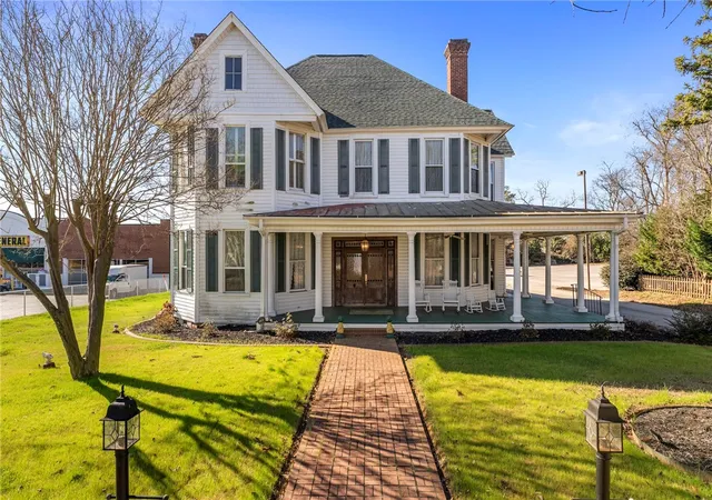Homes for sale in Abbeville, SC | 208 S Main St, Abbeville, SC 29620 | MLS# 20296615