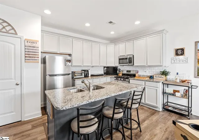 Photo 3 of Single family home for sale at 337 Barnhill Ct, Greenville, SC 29617 | MLS# 20296654 | Listing updated on 2026-05-13