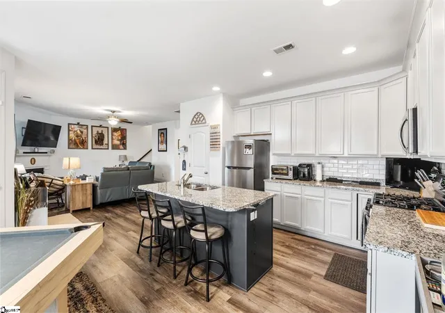 Photo 4 of Single family home for sale at 337 Barnhill Ct, Greenville, SC 29617 | MLS# 20296654 | Listing updated on 2026-05-13