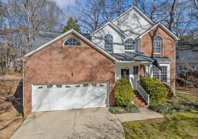 Photo 3 of Sale Pending at 6 Indian Laurel Ct, Simpsonville, SC 29680 | MLS# 20296821 | Listing updated on 2026-08-27