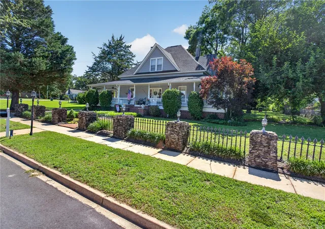 4th image of 110 S Fairplay St, Seneca, SC 29678 | MLS# 20296894