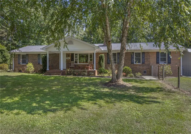 Photo 2 of Single family home for sale at 316 Mountain Ests Rd, Pickens, SC 29671 | MLS# 20297066 | Listing updated on 2026-09-11