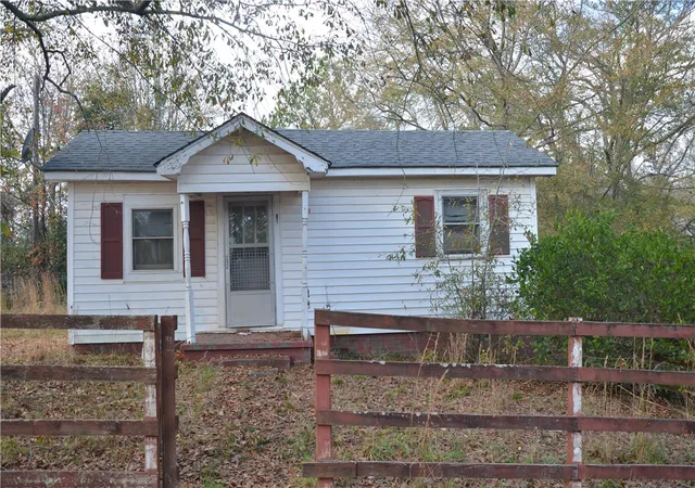 Photo 3 of Manufactured home for sale at 105 Mauldin Cir, Iva, SC 29655 | MLS# 20297184 | Listing updated on 2026-07-27