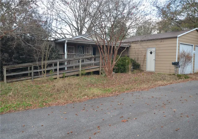 Photo 1 of Manufactured home for sale at 101 Mauldin Cir, Iva, SC 29655 | MLS# 20297191 | Listing updated on 2026-07-27
